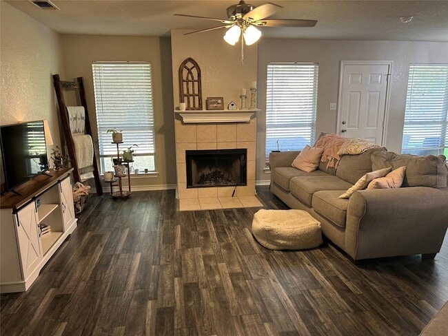Photo - 605 N Ave D