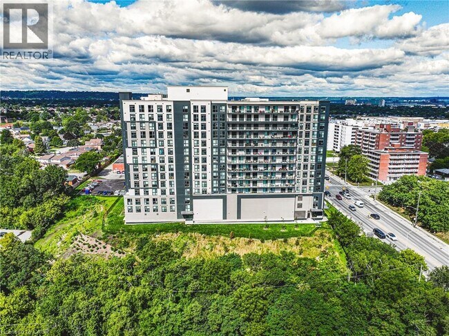 Photo - 870 Queenston Rd Unit 516