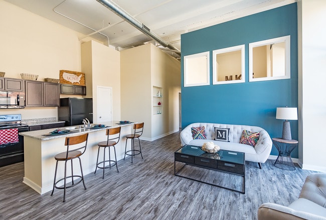 Sala de estar - The Artisan Lofts Apartments