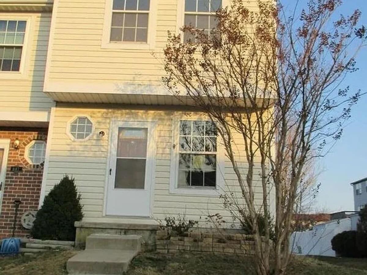 Coming Soon – Spacious End-Unit Townhome w... - Coming Soon – Spacious End-Unit Townhome w...