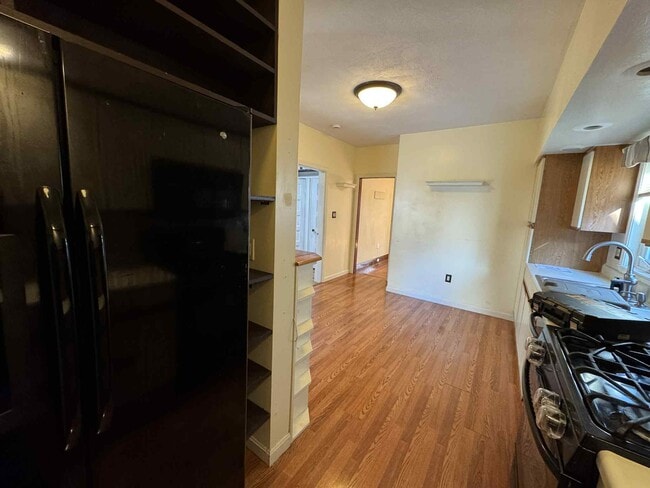 Photo - 46 Bromfield Rd Unit 1