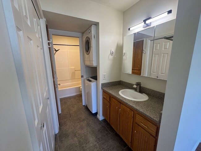 480 North Wall Street-C101