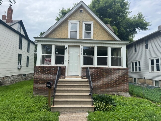 Photo - Charming 4-Bed Oasis in Minneapolis – Spacious 1500 Sq Ft Gem!