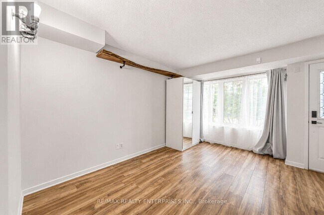 Photo - 818 Buttonbush Ct