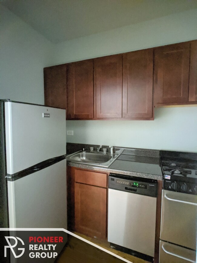 Photo - 1160 N Dearborn St