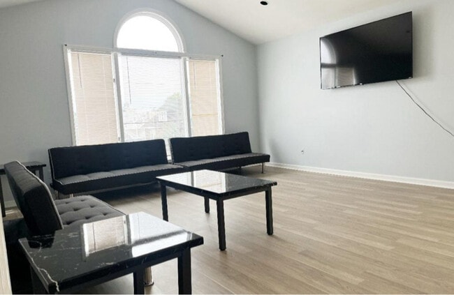 Building Photo - 301 72nd St Rental