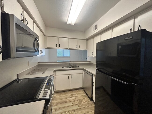 Photo - 8038 Sands Point Dr Unidad B