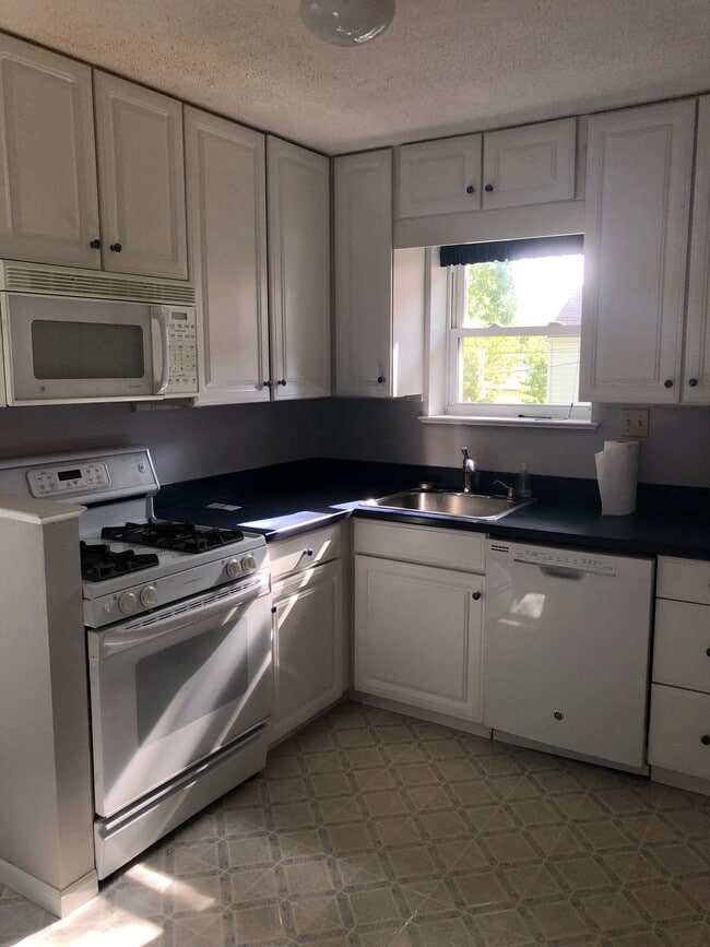 Kitchen - 6959 Pernod Ave