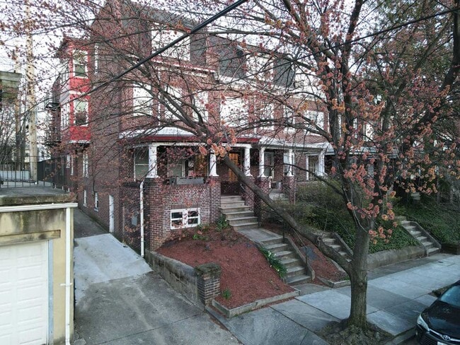 Building Photo - 3221 Guilford Ave Unit Apt A