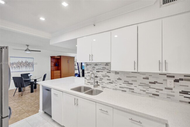 Photo - 2501 S Ocean Dr Unit 914 (available)