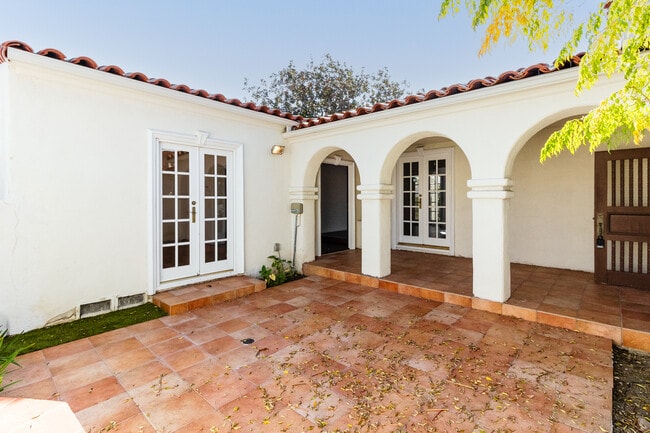 Courtyard Entry - 240 S Palm Dr