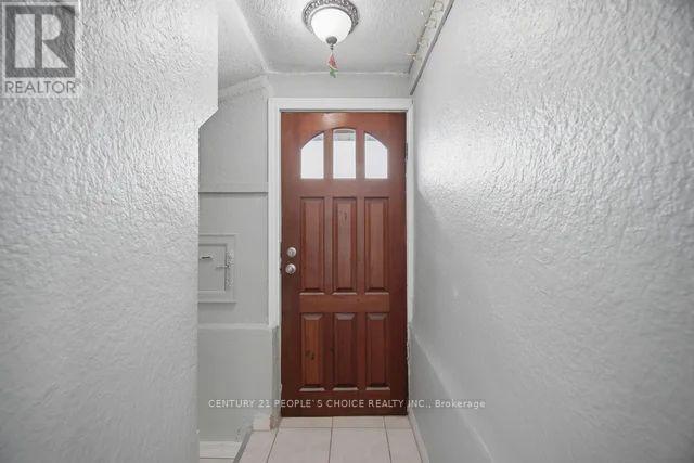 Photo - 249 Burnhamthorpe Rd