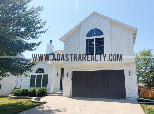 Building Photo - Gorgeous Updated Home in Blue Valley, South Overland Park-Available in APRIL!!
