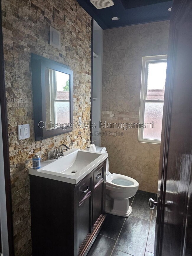 Building Photo - 9517 S Escanaba Ave Unit 2