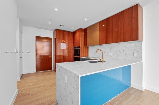 Photo - 2678 Tigertail Ave Unidad 1209