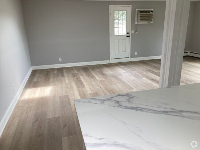 Building Photo - 453 Veterans Memorial Hwy Unit Upper level Rental