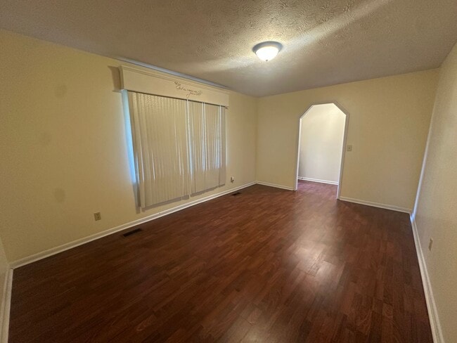 Photo - Charming 3 Bedroom, 2 Bathroom Home in Lenlock!