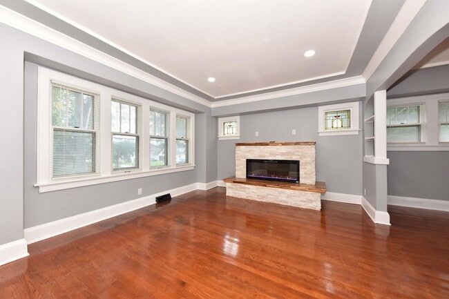 Photo - 4831 N 70th St