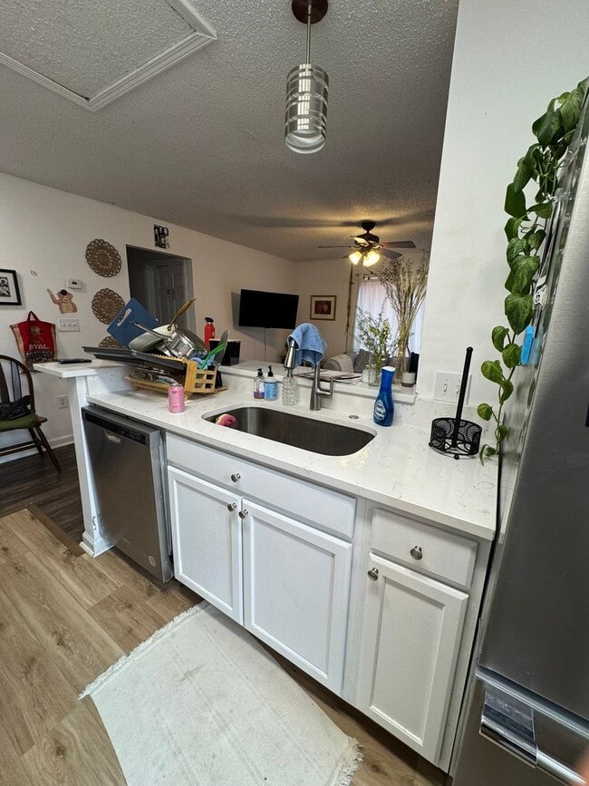 Photo - Charming 3 bed/2bath Cottage!