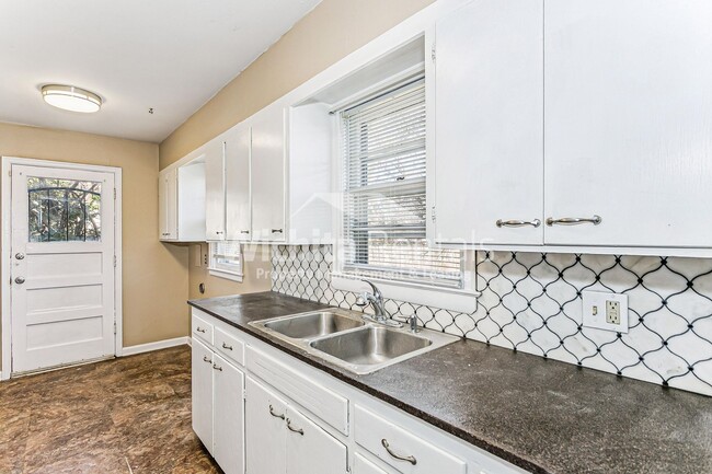 Photo - Move-In ready 2 bed/ 1bath + 1 car garage