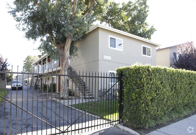 The Park View at Newhall Apartments - The Park View at Newhall Apartments