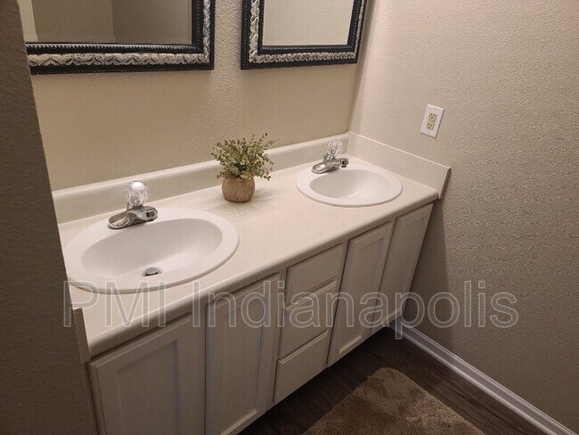 Photo - 5532 Burning Tree Ct