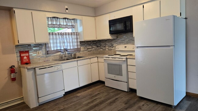 Kitchen - 1103 Beechwood Dr Unit Rental