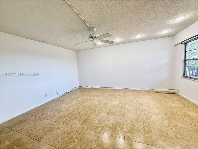 Photo - 13255 SW 9th Ct Unidad 402G