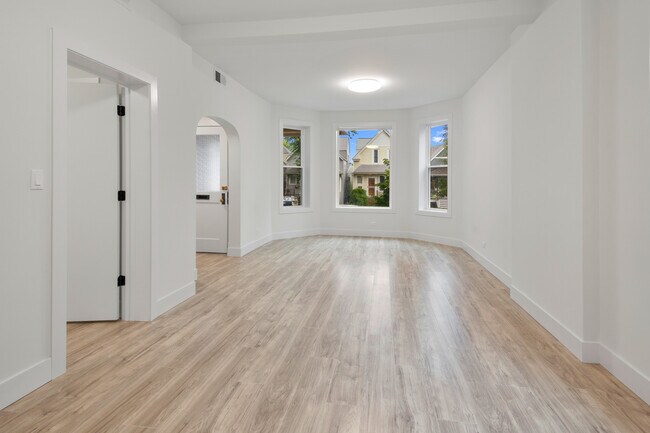 Photo - 1921 W Summerdale Ave Unit 1F