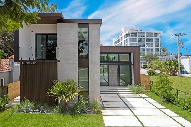 Photo - 630 NE 82nd St