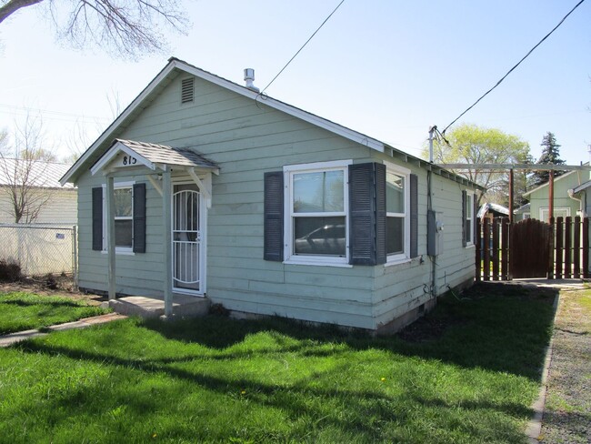 Building Photo - 0395 Unit 01
