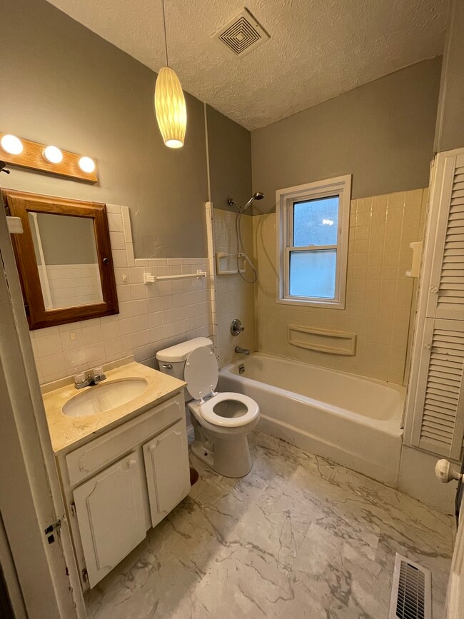 Photo - 1624 Woodward Ave