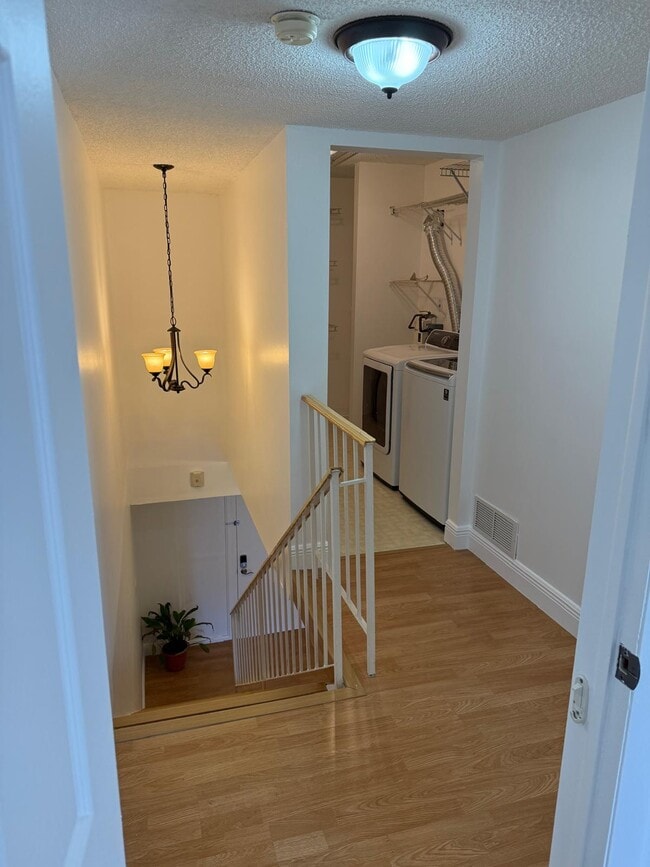 rellano de la planta superior - 9365 Fontainebleau Blvd Unidad E208