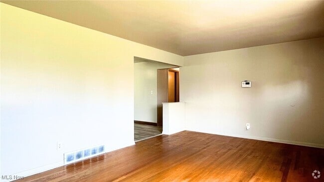 Building Photo - 6036 Tam O Shanter Dr Rental