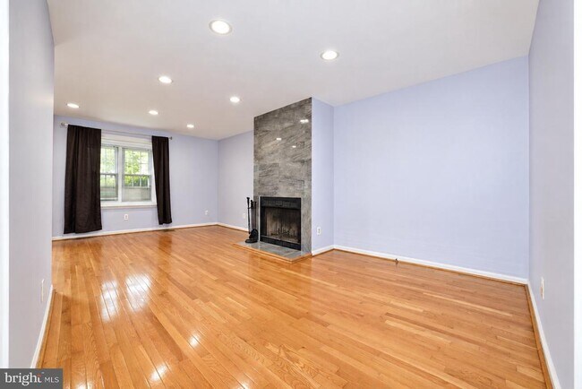 604 Hillary Ct