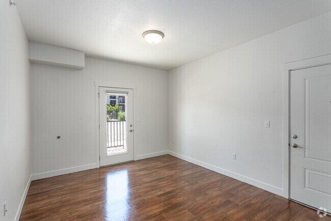 1BR, 1BA - 721SF - Remington Luxury Apartments