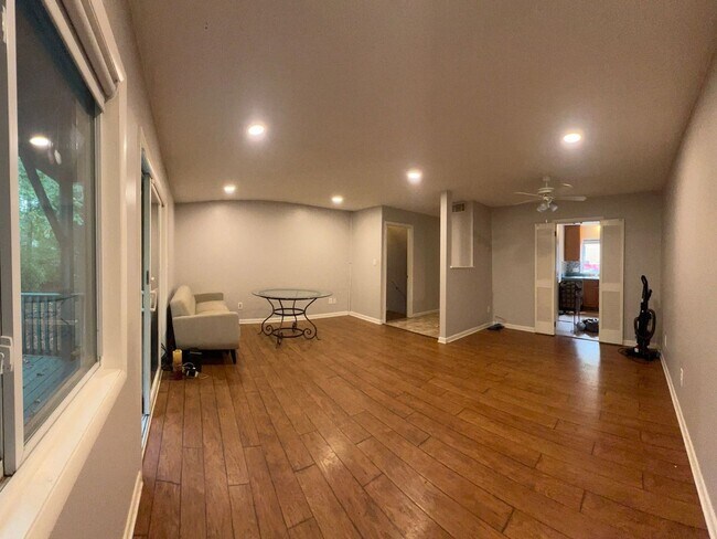 Photo - 3 Bedroom Townhome in Athens, down Riverbe...