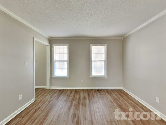 Photo - 104 Roundtree Ct