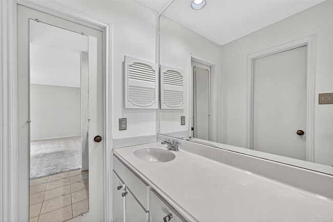 Building Photo - 2829 Timmons Ln Unit True