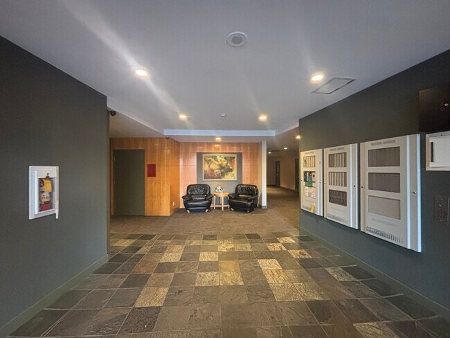 Photo - 8180 Granville Av