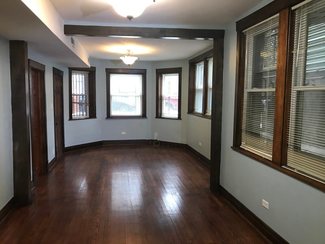 Photo - 3043 W Belden Ave (Chicago, IL)