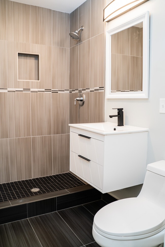 Renovated Bathroom - New Country Club Estates Rental
