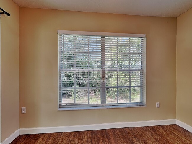 Photo - 7909 Hathaway Dr