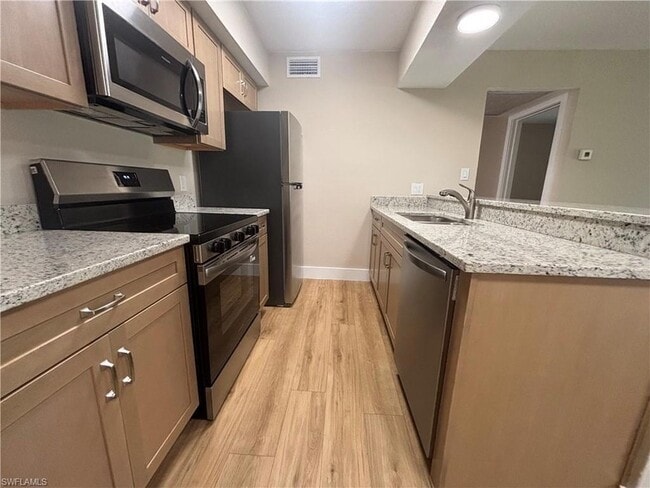 Building Photo - 5305 Summerlin Rd