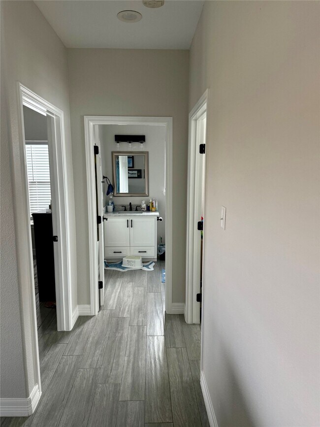 Photo - 421 Pitaya Ln