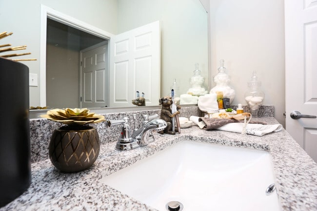 2BR, 2BA - 1,042 SF - Preakness - Bathroom
