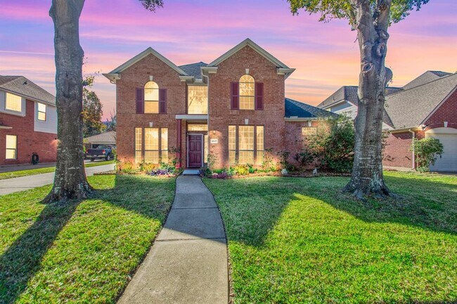 Photo - 18435 Lakeview Cir