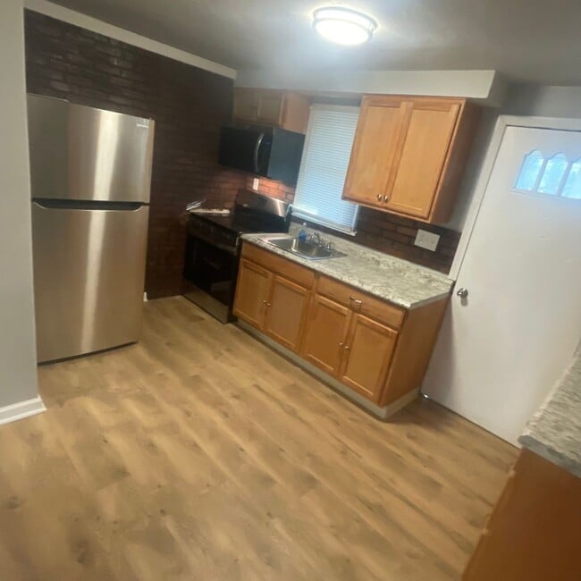 Photo - 243 James St