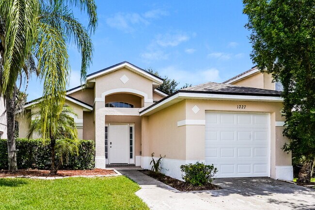 1227 Heather Lake Dr