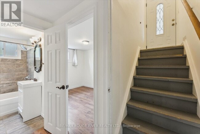 Photo - 1121 Brock St S